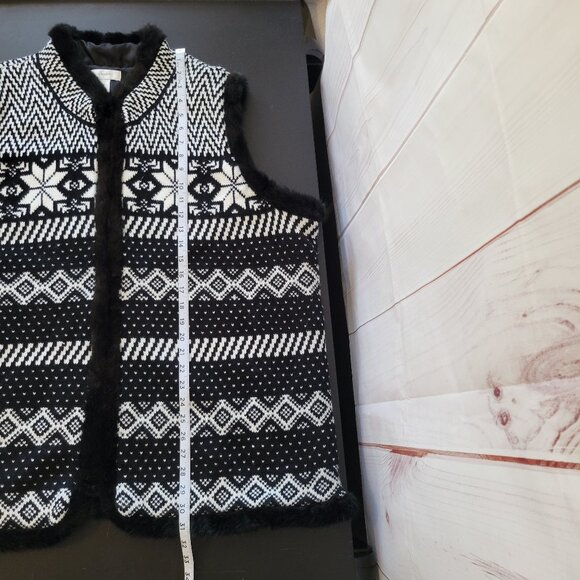 cj Banks Women’s Vest, 3X, Black/White/Faux Fur, Button Front, Winter, Snowflake - Picture 10 of 10